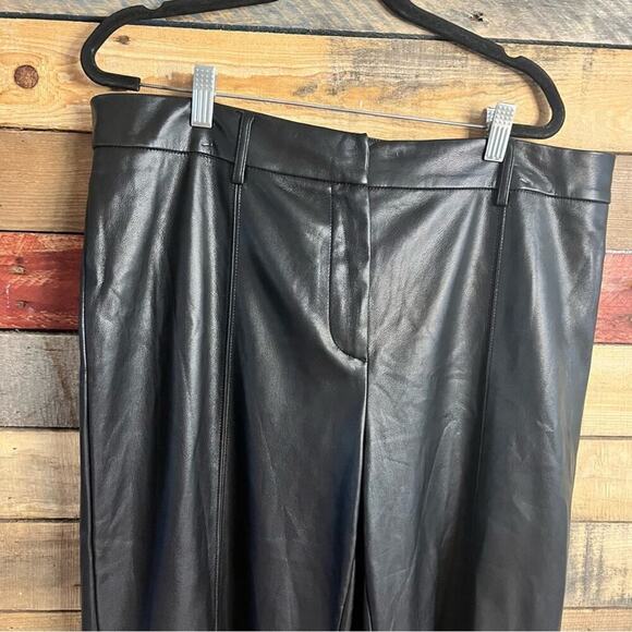 7 For All Mankind Black Faux Leather Crops Size Large - Picture 3 of 10